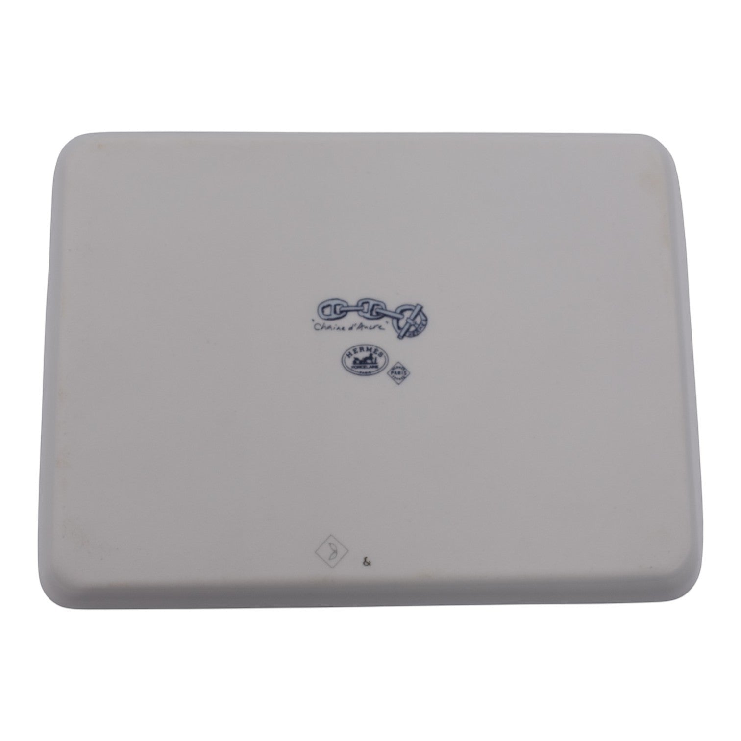 Soldi Chaine D'Ancre ashtray in white porcelain with blue chain link design and Hermes Paris logo.