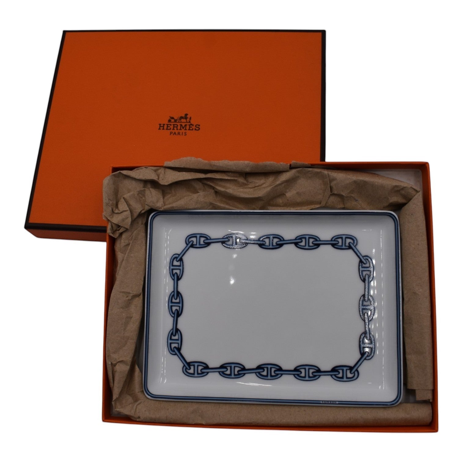 Soldi Chaine D'Ancre ashtray, white porcelain with blue chain link border, in orange Hermes box.